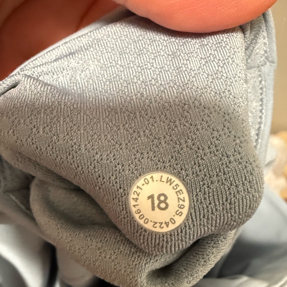 Lululemon Groove Super-High-Rise Flared Pant Nulu Chambray Size 18 - Picture 6 of 6